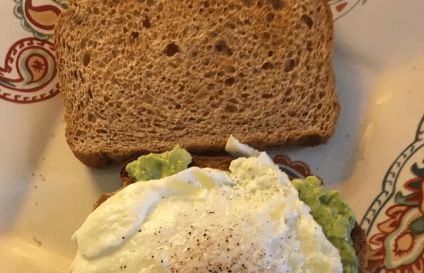 avocado toast with egg and tomato